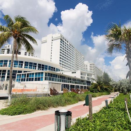 Castle Pavillon 8 Beachfront - Private Beach Access Loft With 2-Story, Pool, Tennis, Free Parking Access Miami Beach Buitenkant foto