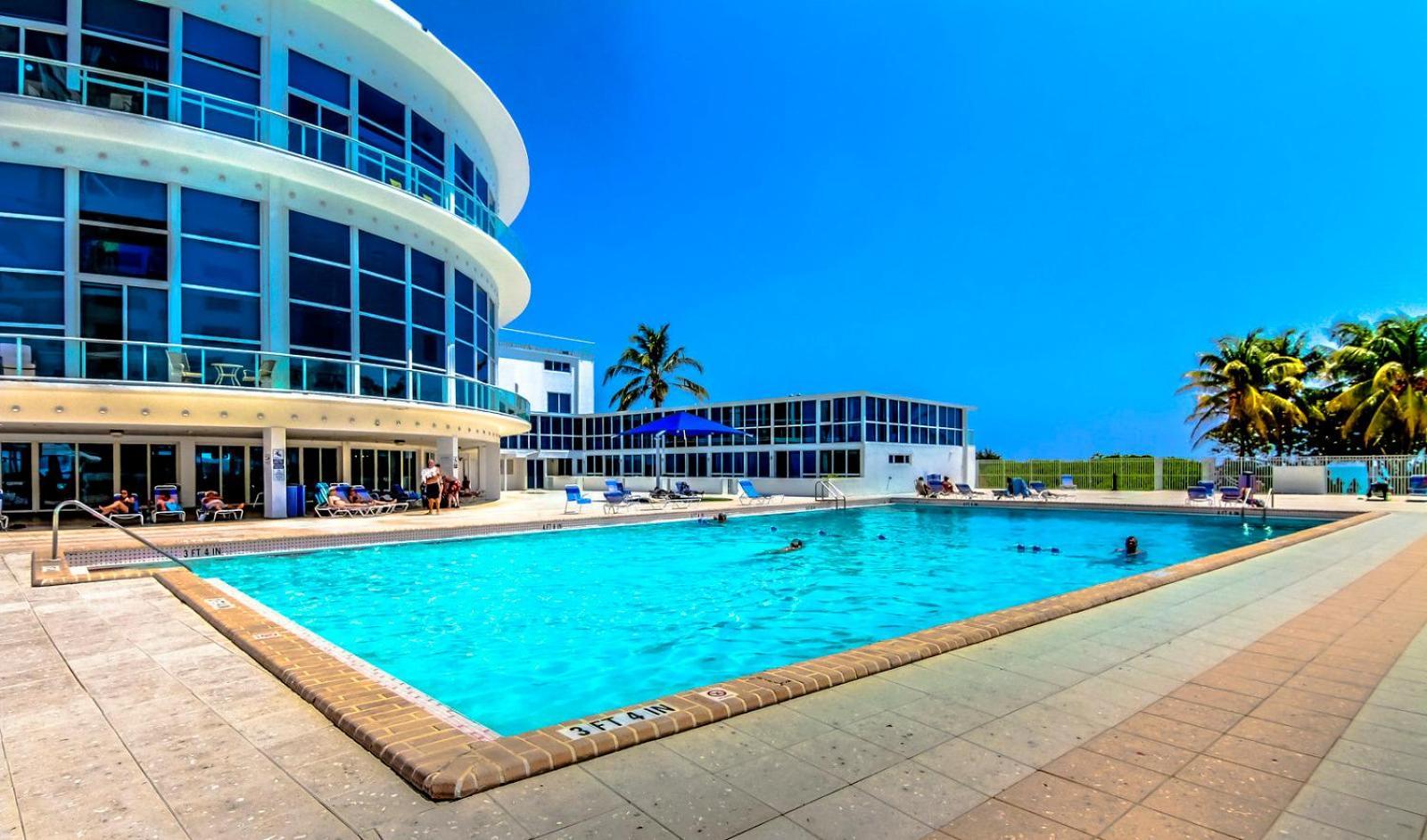 Castle Pavillon 8 Beachfront - Private Beach Access Loft With 2-Story, Pool, Tennis, Free Parking Access Miami Beach Buitenkant foto