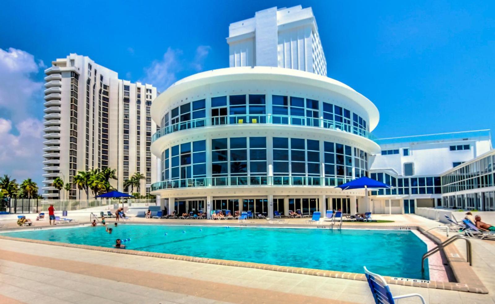 Castle Pavillon 8 Beachfront - Private Beach Access Loft With 2-Story, Pool, Tennis, Free Parking Access Miami Beach Buitenkant foto