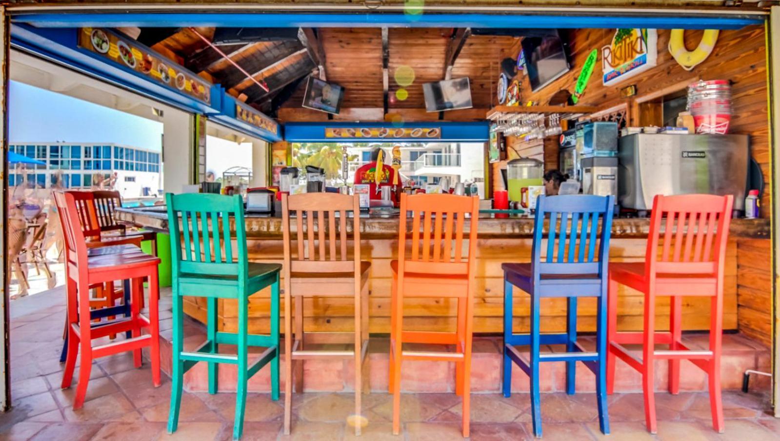 Castle Pavillon 8 Beachfront - Private Beach Access Loft With 2-Story, Pool, Tennis, Free Parking Access Miami Beach Buitenkant foto
