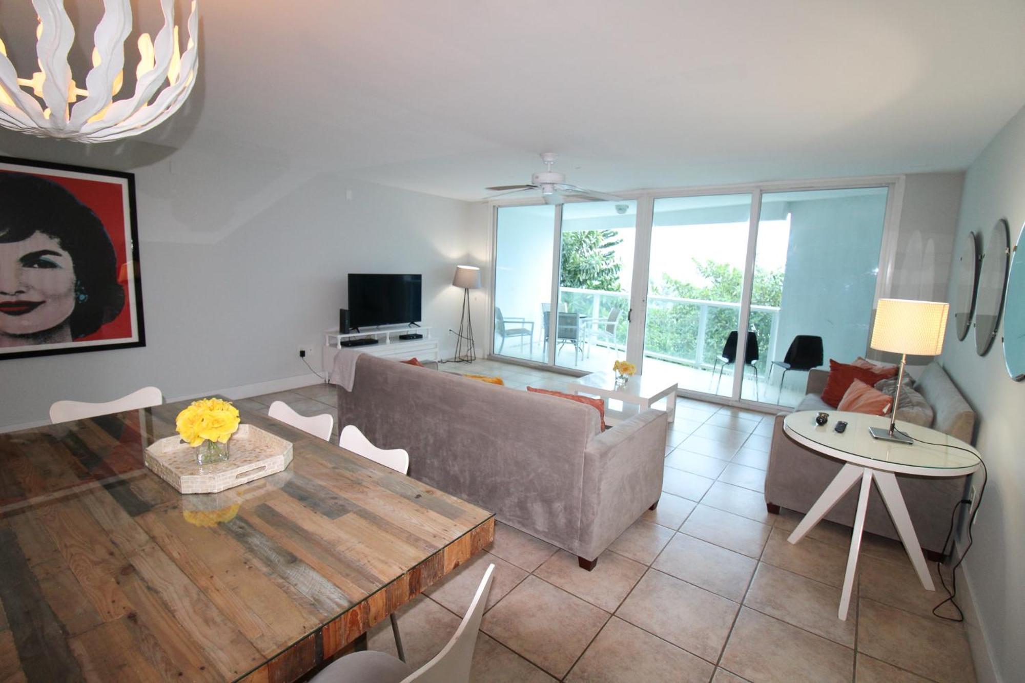 Castle Pavillon 8 Beachfront - Private Beach Access Loft With 2-Story, Pool, Tennis, Free Parking Access Miami Beach Buitenkant foto