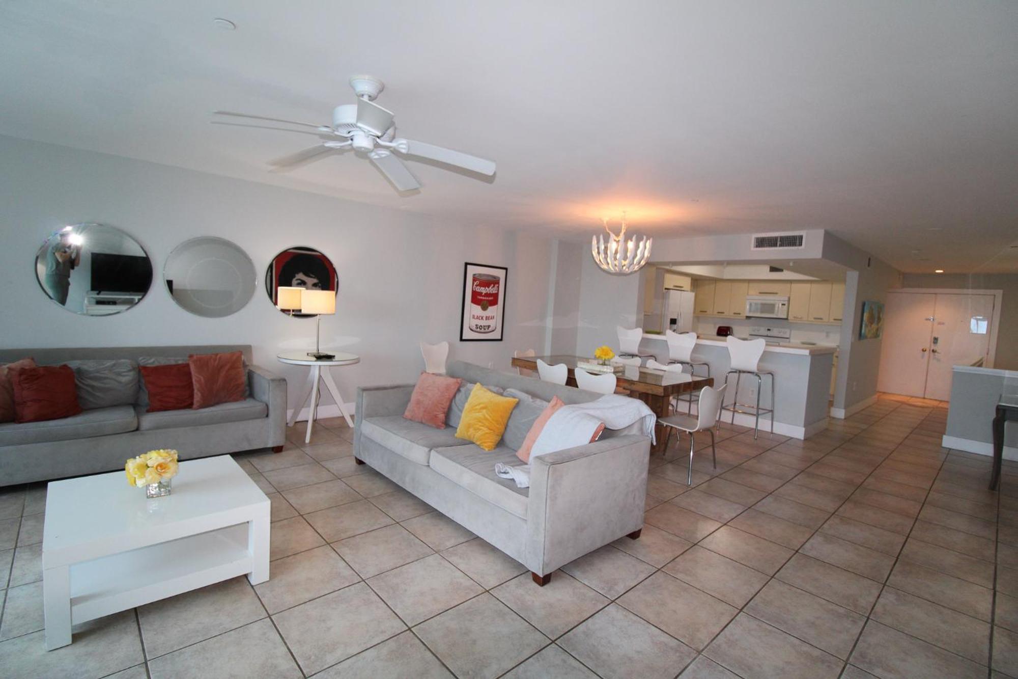 Castle Pavillon 8 Beachfront - Private Beach Access Loft With 2-Story, Pool, Tennis, Free Parking Access Miami Beach Buitenkant foto