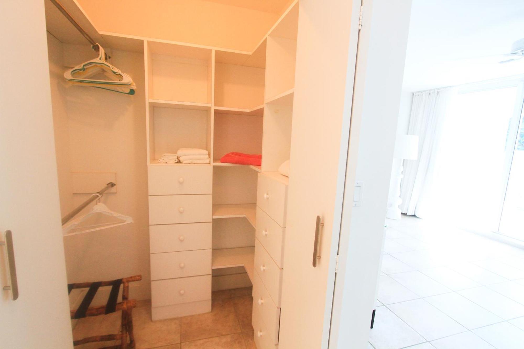 Castle Pavillon 8 Beachfront - Private Beach Access Loft With 2-Story, Pool, Tennis, Free Parking Access Miami Beach Buitenkant foto
