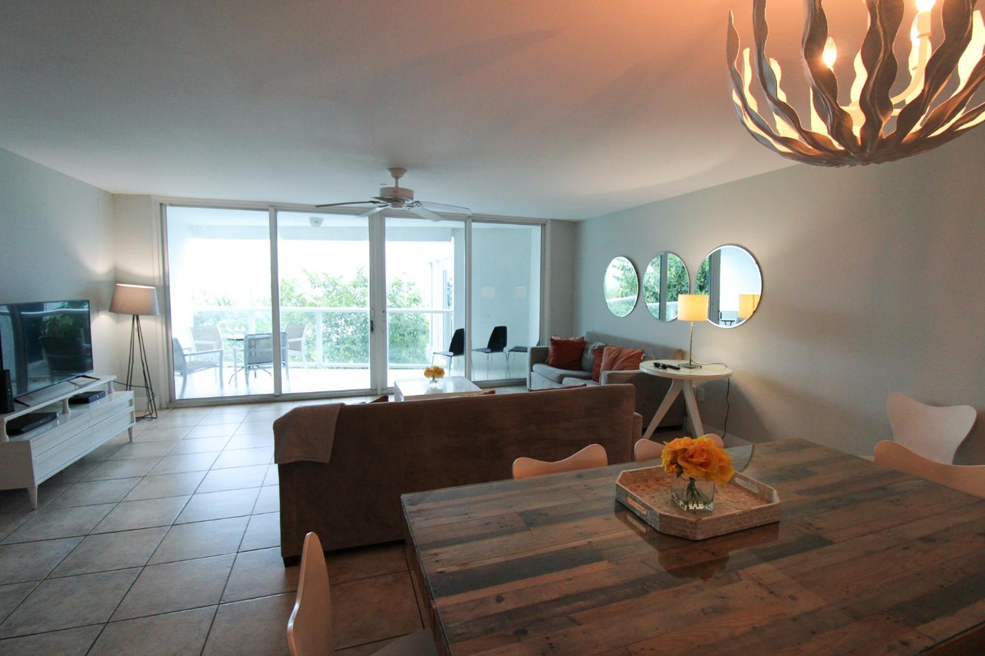 Castle Pavillon 8 Beachfront - Private Beach Access Loft With 2-Story, Pool, Tennis, Free Parking Access Miami Beach Buitenkant foto
