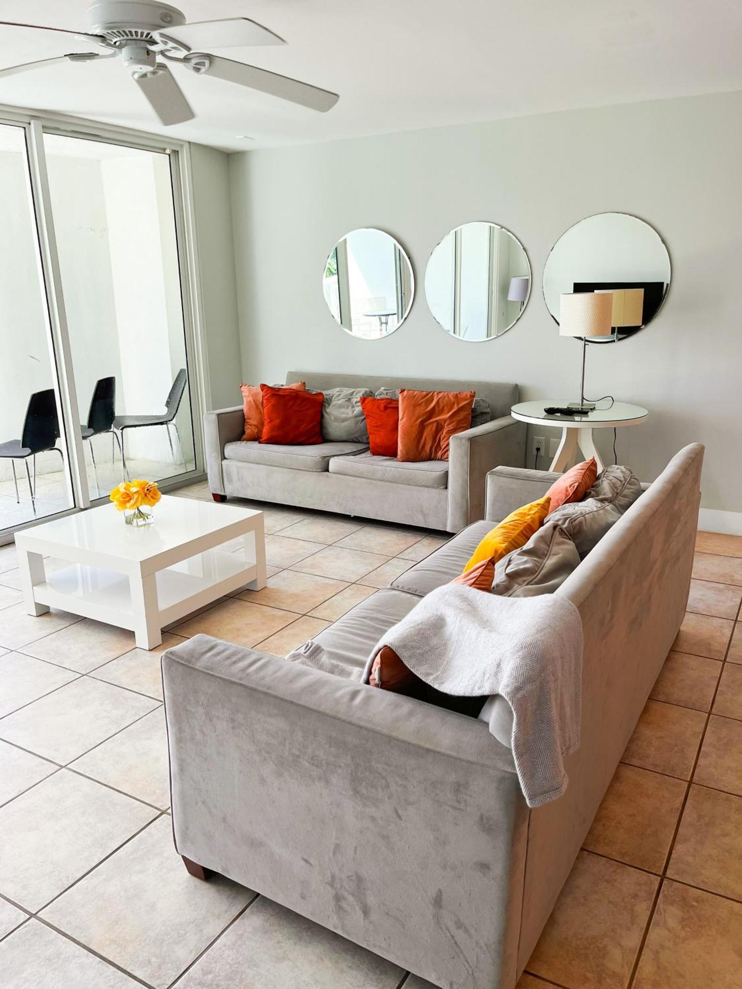 Castle Pavillon 8 Beachfront - Private Beach Access Loft With 2-Story, Pool, Tennis, Free Parking Access Miami Beach Buitenkant foto