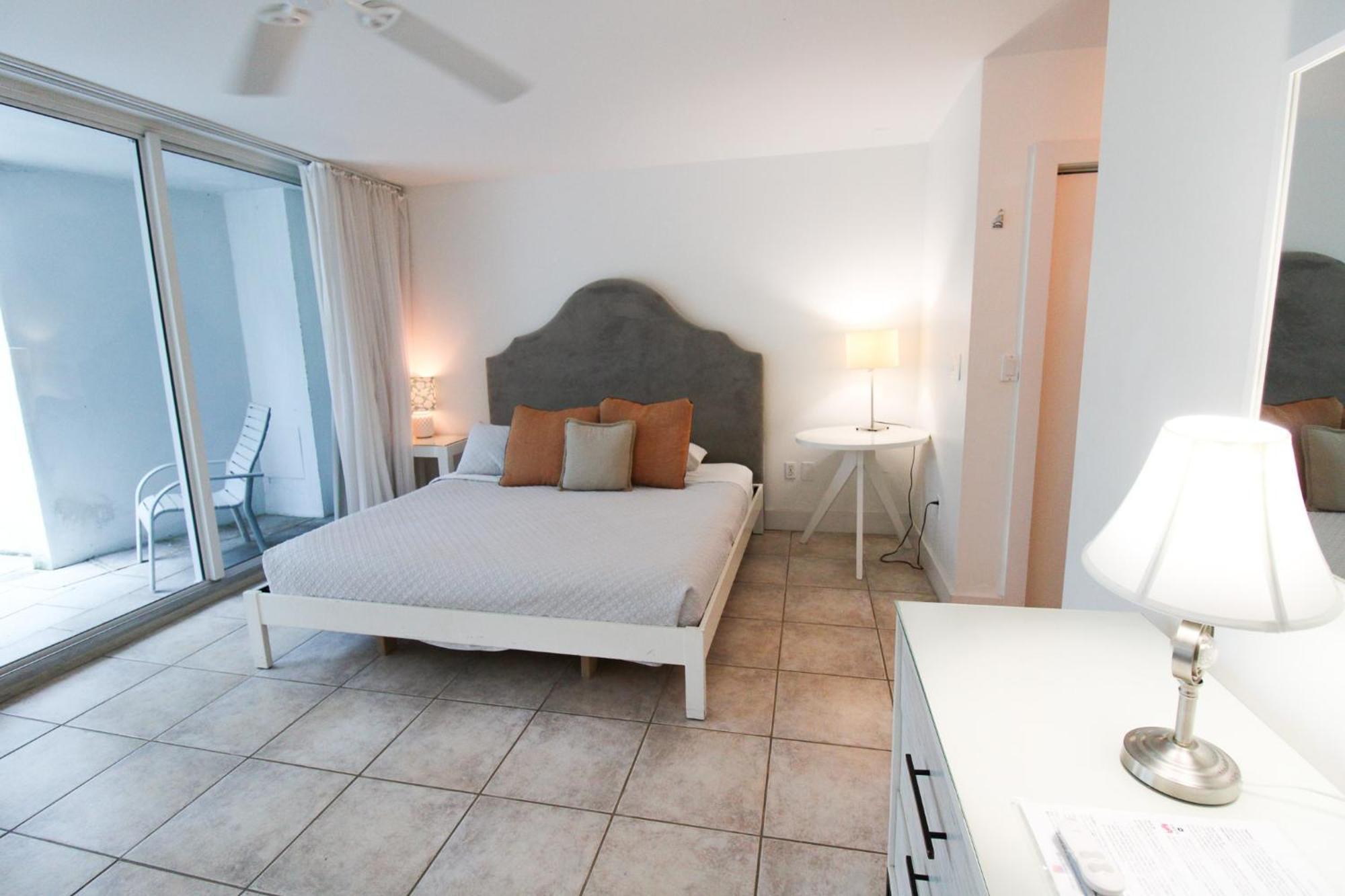 Castle Pavillon 8 Beachfront - Private Beach Access Loft With 2-Story, Pool, Tennis, Free Parking Access Miami Beach Buitenkant foto