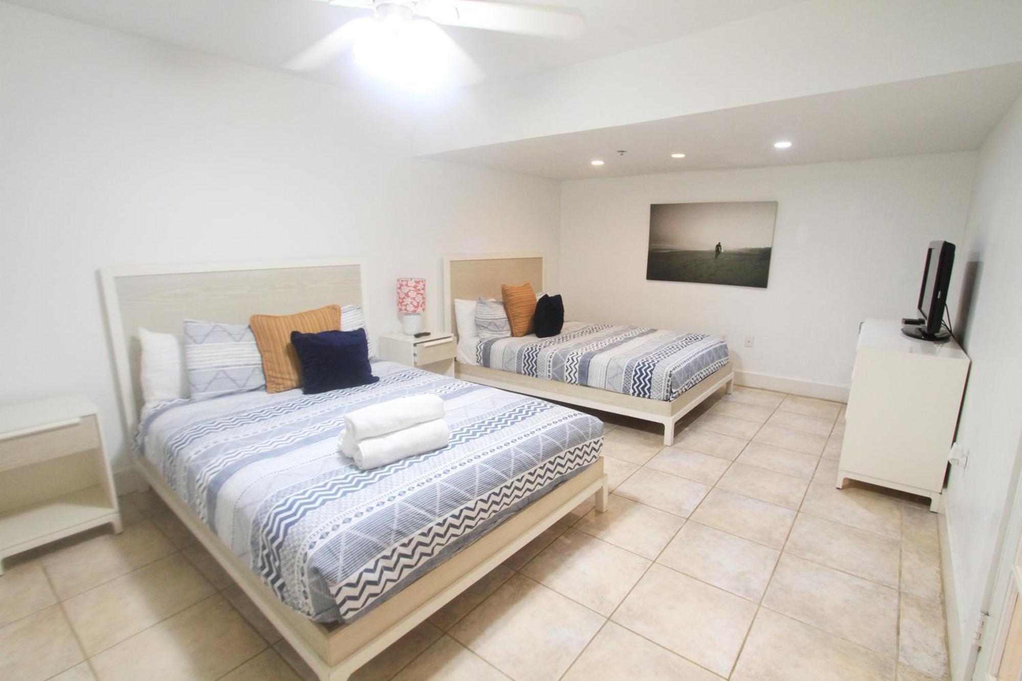 Castle Pavillon 8 Beachfront - Private Beach Access Loft With 2-Story, Pool, Tennis, Free Parking Access Miami Beach Buitenkant foto