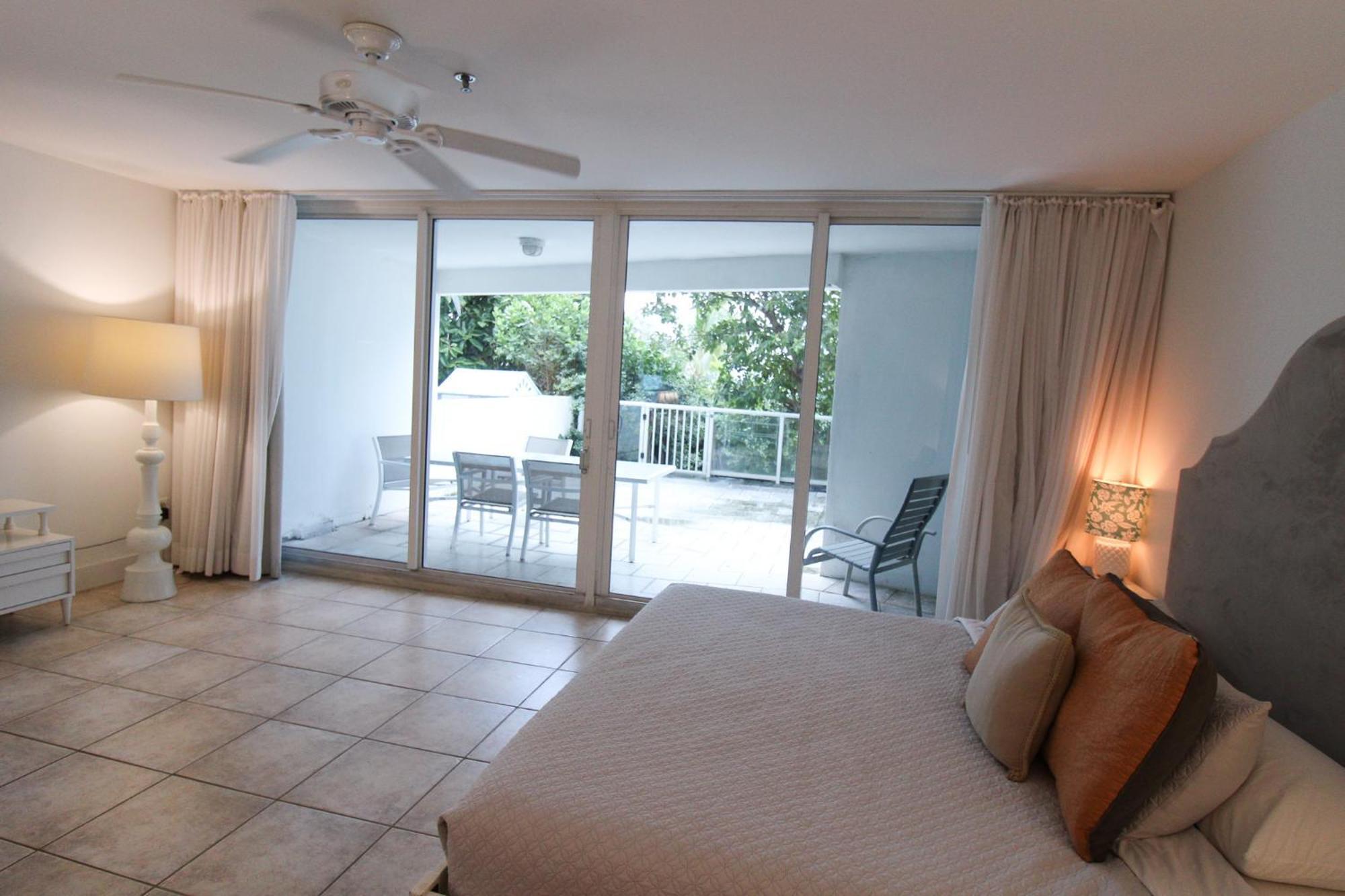 Castle Pavillon 8 Beachfront - Private Beach Access Loft With 2-Story, Pool, Tennis, Free Parking Access Miami Beach Buitenkant foto