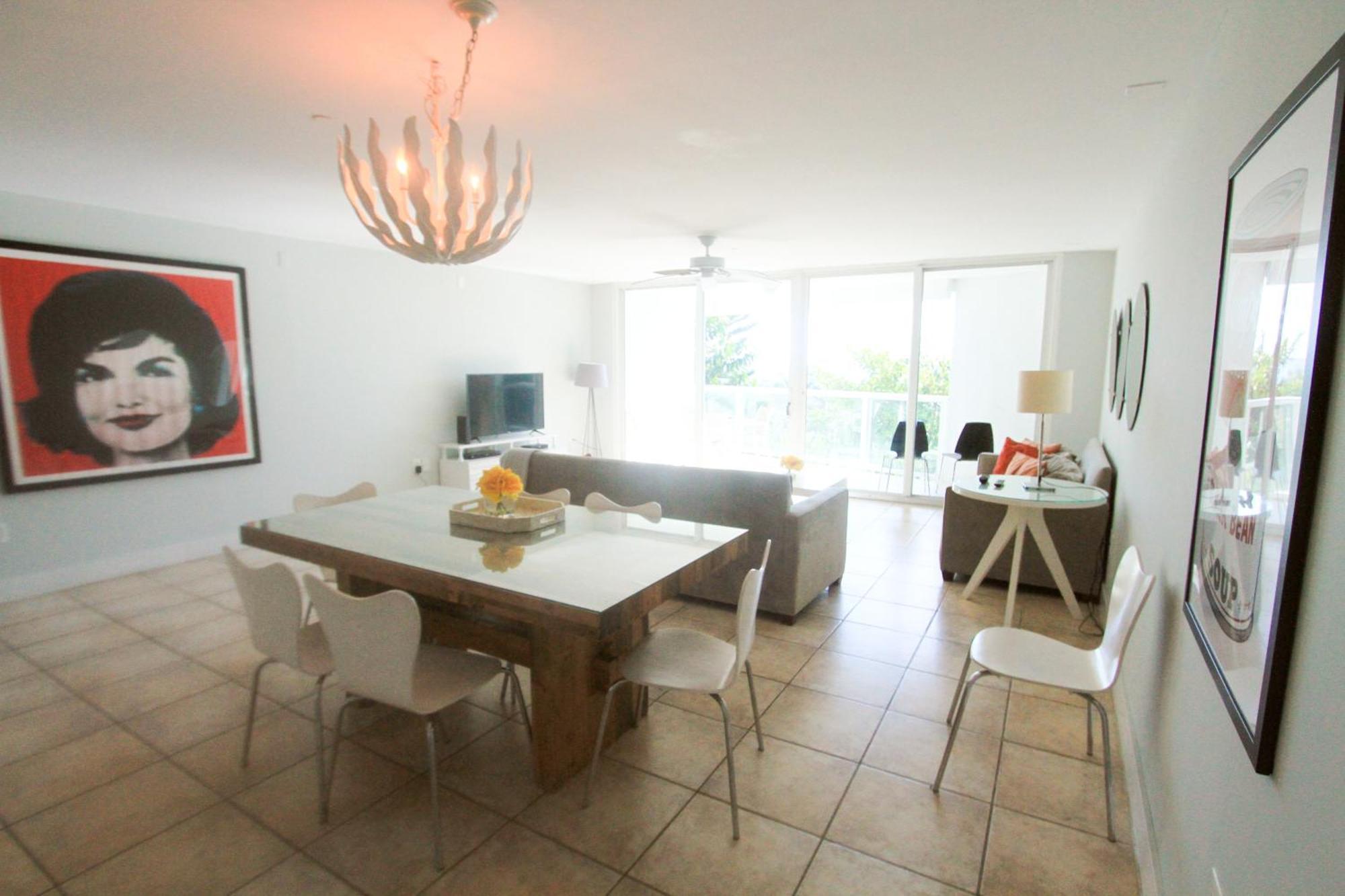 Castle Pavillon 8 Beachfront - Private Beach Access Loft With 2-Story, Pool, Tennis, Free Parking Access Miami Beach Buitenkant foto